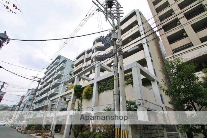 アラメダ江坂の外観