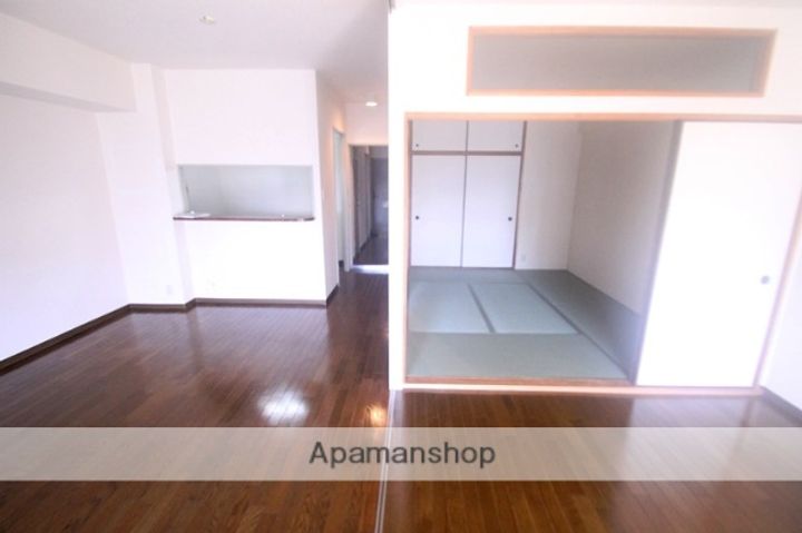 アラメダ江坂の居間