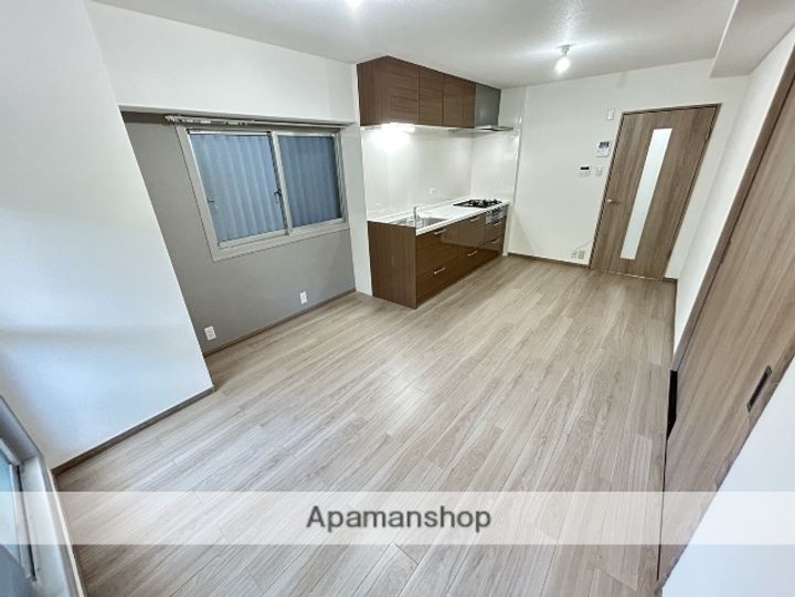 ネオハイツ新大阪 の居間