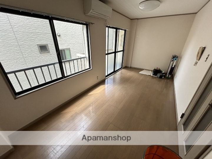 イーズマンション1の居間