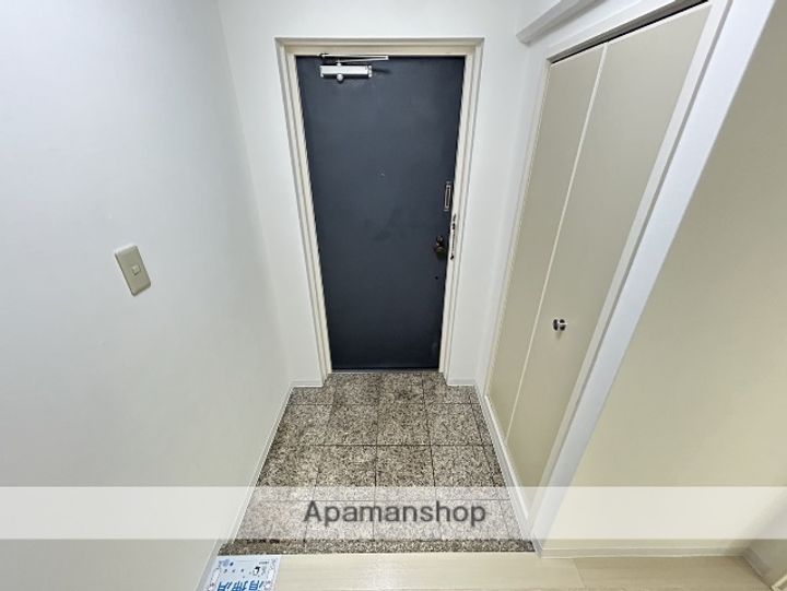 ロイヤルエステート木川東の玄関