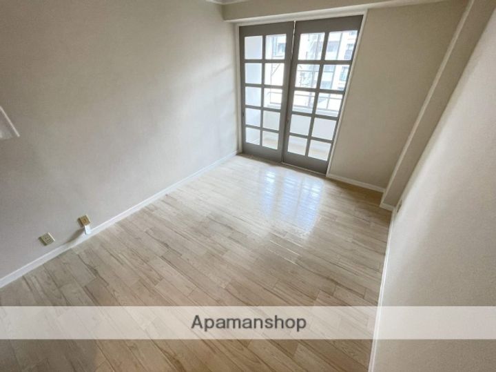 上新ビル 上新庄の居間