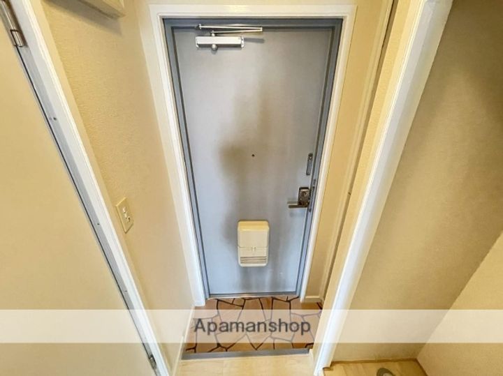 上新ビル 上新庄の玄関