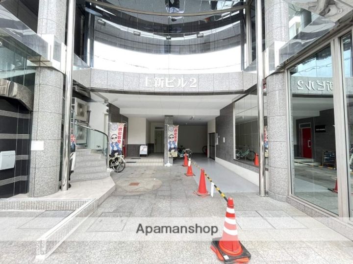 上新ビル 上新庄の外観