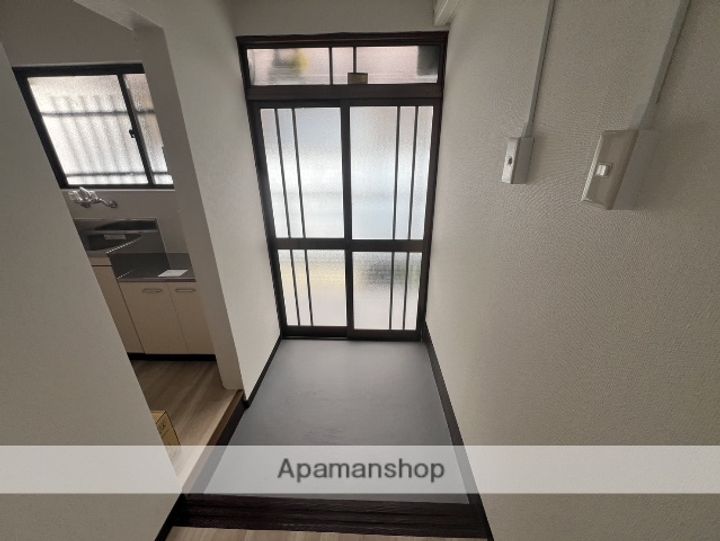 クレスト下新庄駅前の玄関