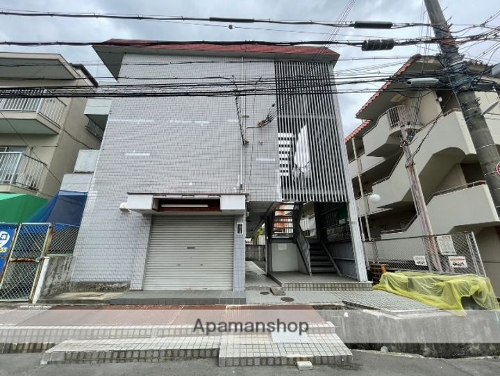 栄穂マンションの外観