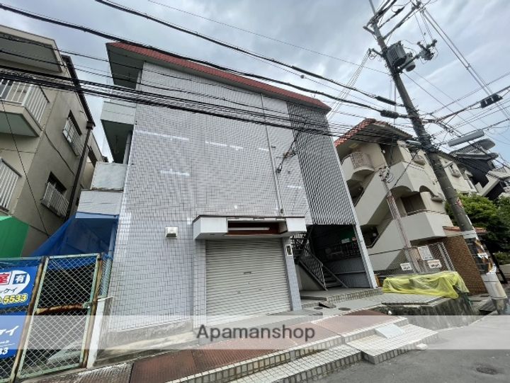 栄穂マンションの外観
