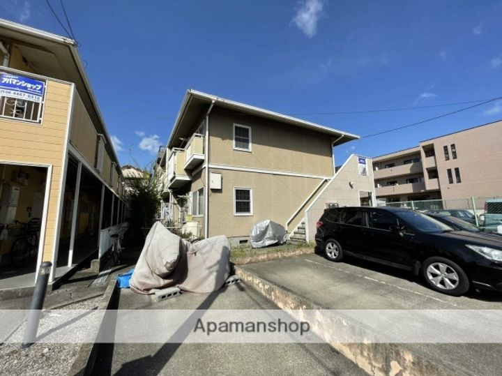 タウニーイサカD棟の外観