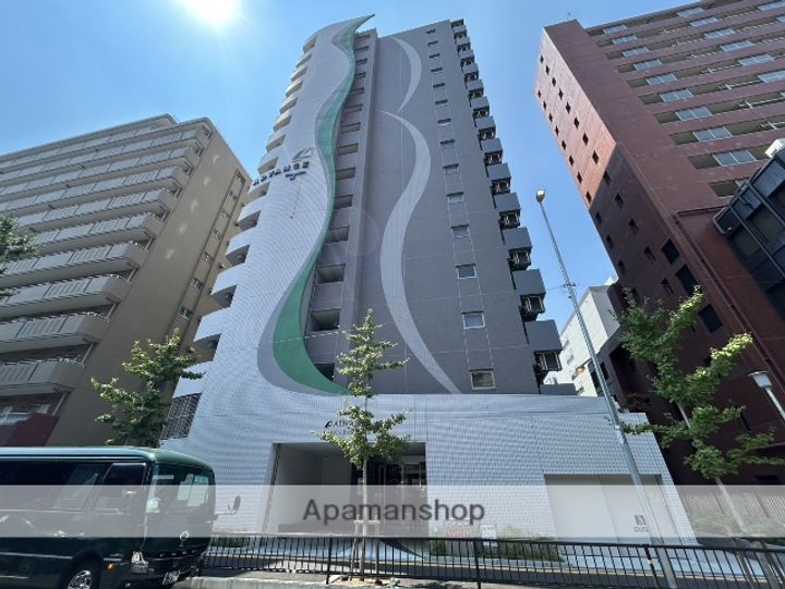 大阪府吹田市江坂町2丁目の賃貸マンションの外観