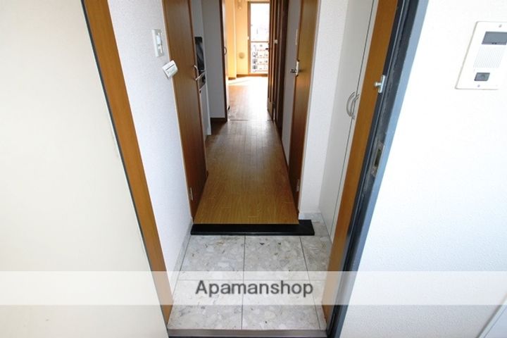 エステムヒルズ新大阪の玄関