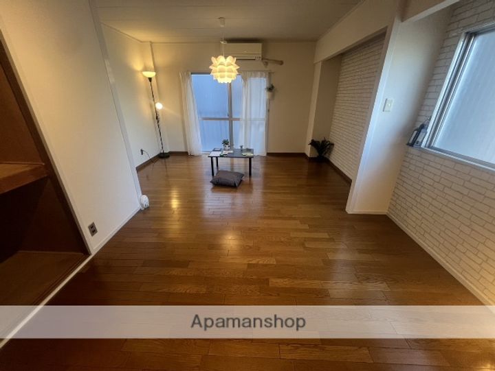 メゾン江坂(E)の居間