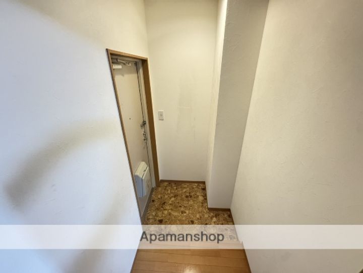 大阪府大阪市東淀川区淡路1丁目の賃貸マンションの玄関