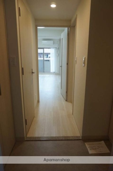 大阪府豊中市服部西町1丁目の賃貸マンションの玄関