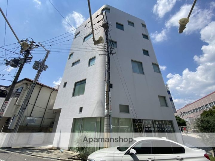 ラークスパ岡町の外観