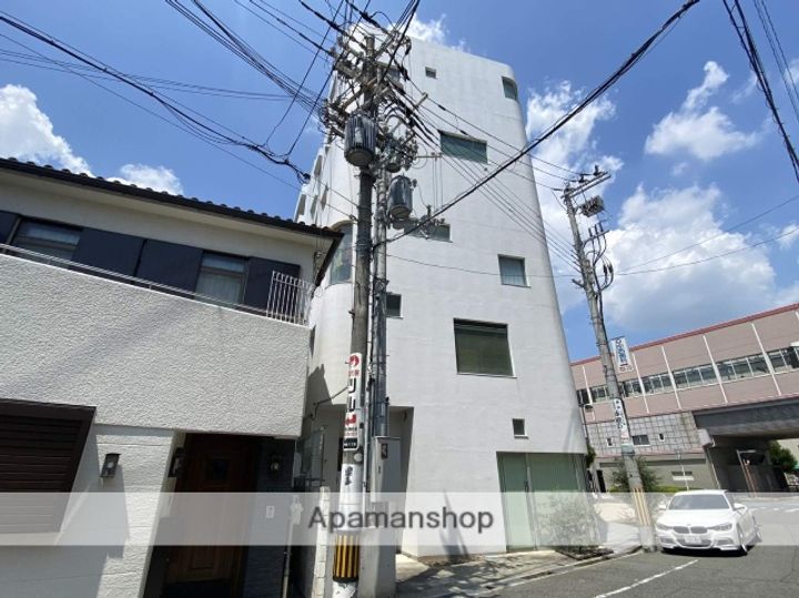 ラークスパ岡町の外観