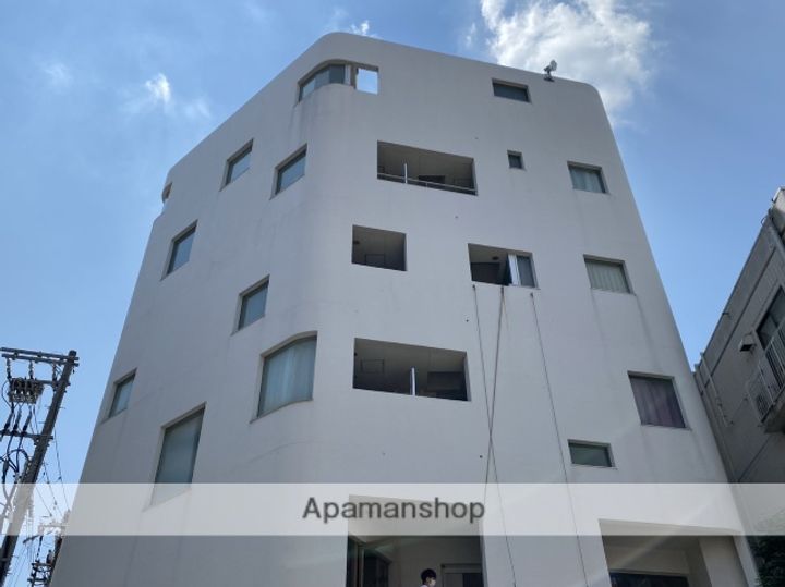 ラークスパ岡町の外観