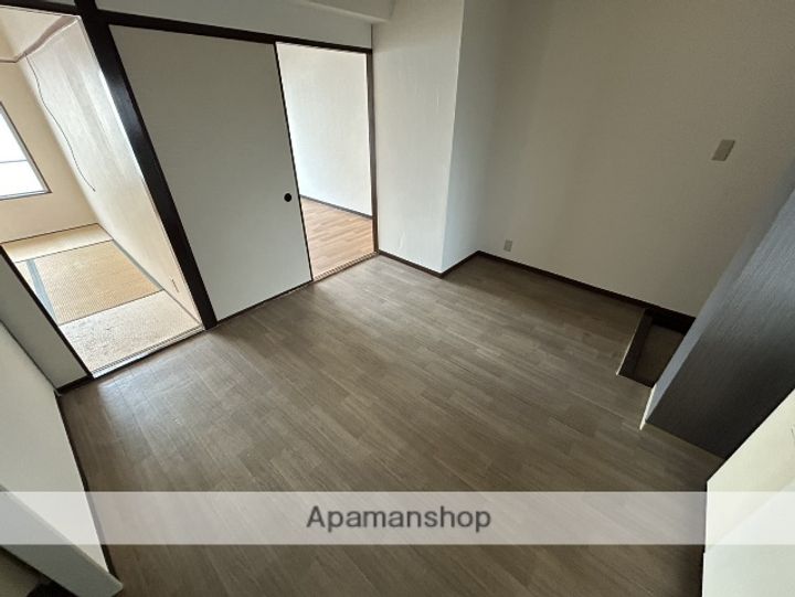 大阪府大阪市東淀川区豊新2丁目の賃貸マンションの居間