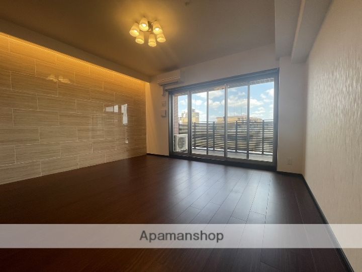 大阪府大阪市淀川区宮原1丁目の賃貸マンションの居間