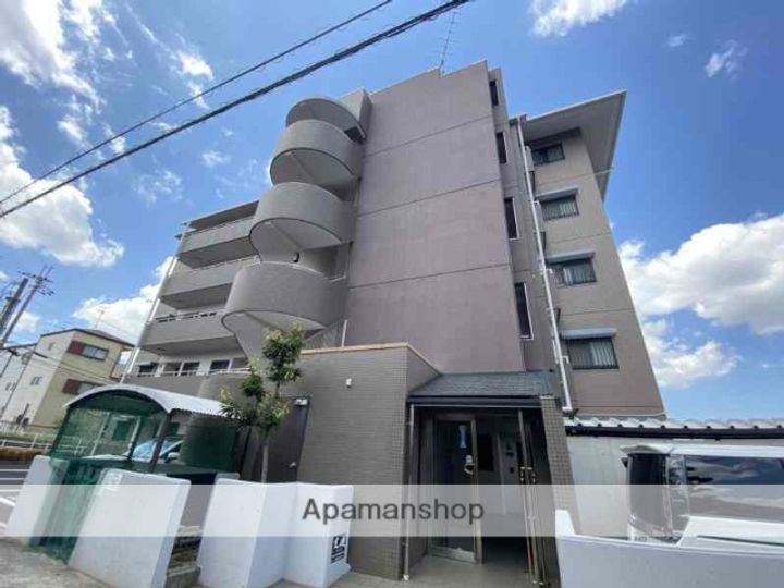 オーク一番館の外観