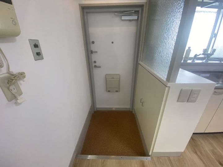 第二塩野マンションの玄関