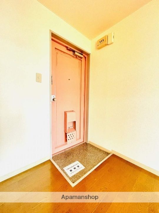 ライフ・ハイツ中宮の玄関