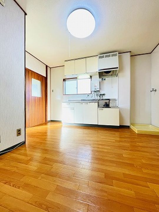 三宅ビルの居間