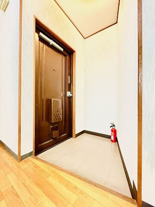 三宅ビルの玄関