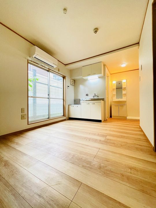 橘第2マンションの居間