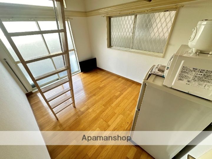 キャッスル若草の居間