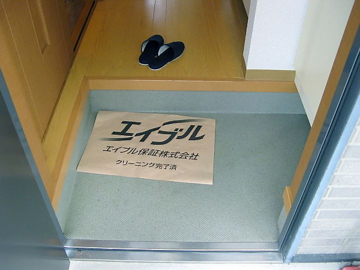 兵庫県西宮市上ケ原山手町の賃貸アパートの玄関