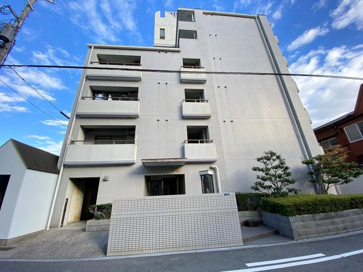 ベルエアー小阪の外観