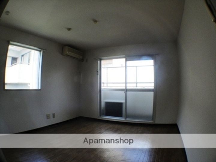 兵庫県西宮市上甲子園1丁目の賃貸マンションの居間