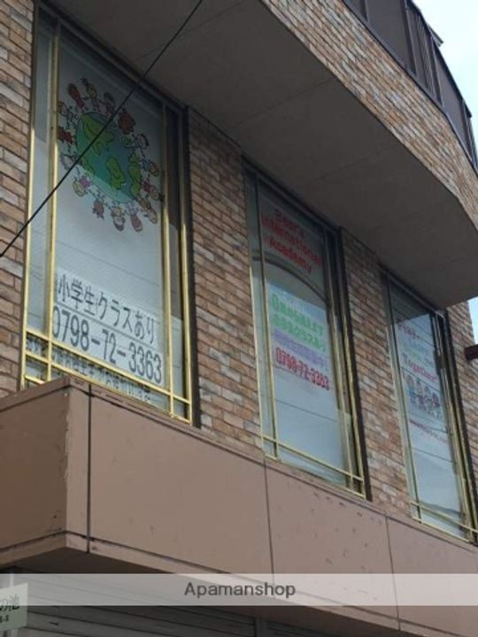 ティーズコートの周辺