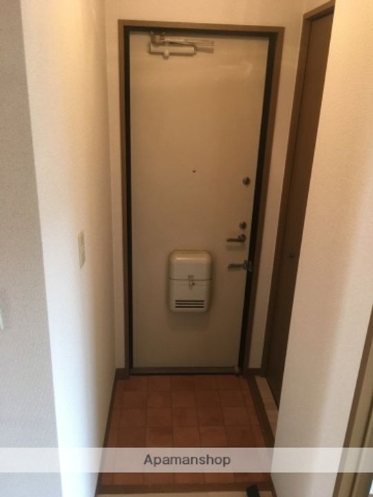 兵庫県西宮市満池谷町の賃貸アパートの玄関