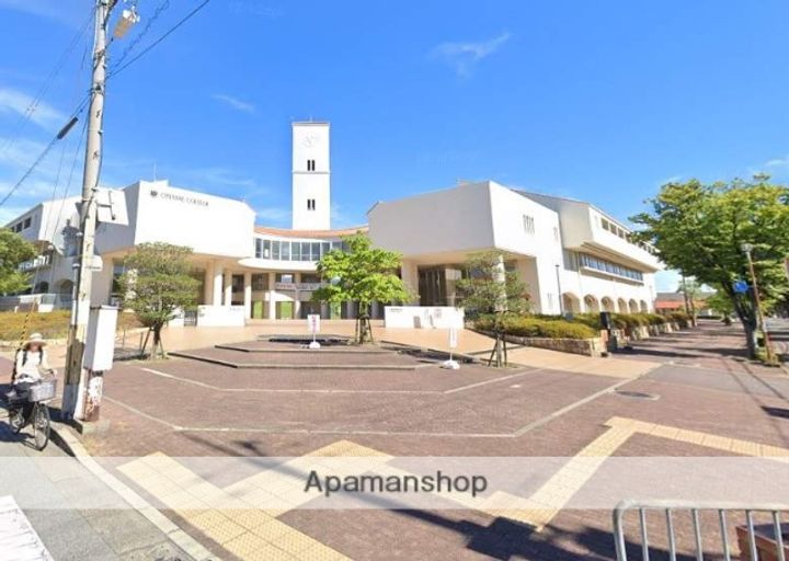 ロイヤルハイネスの周辺