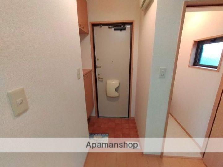 兵庫県西宮市西福町の賃貸アパートの玄関