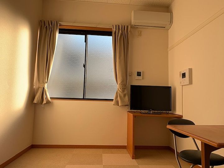 レオパレスエルフ仁川の居間