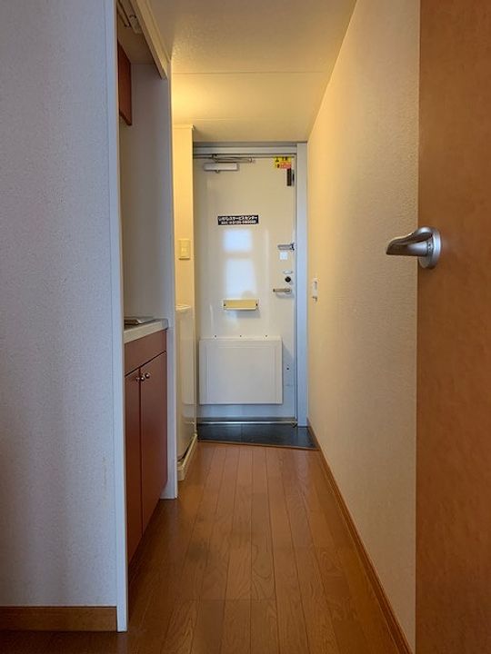 レオパレスエルフ仁川の玄関
