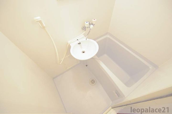 レオパレスタカラの風呂