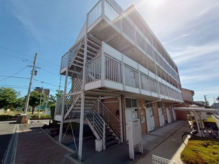 レオパレスタカラの外観