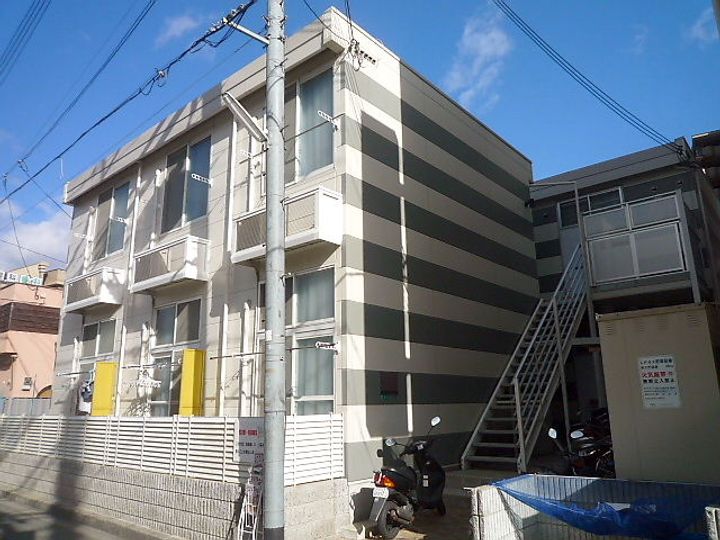 レオパレス甲東の外観