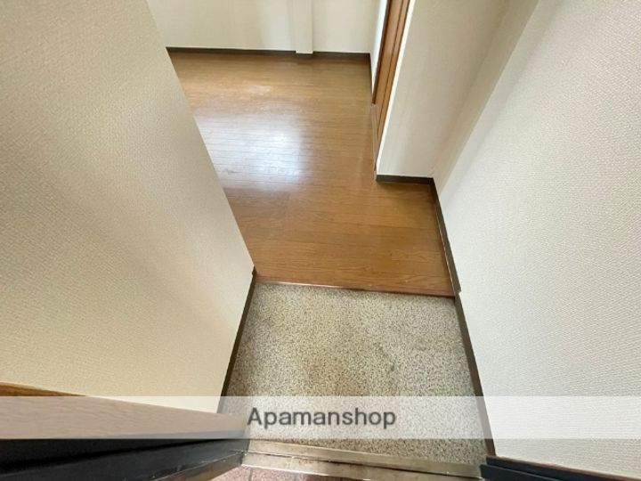 オプス塚口303の玄関