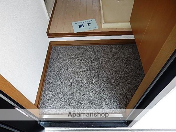 ジュネス仁川の玄関