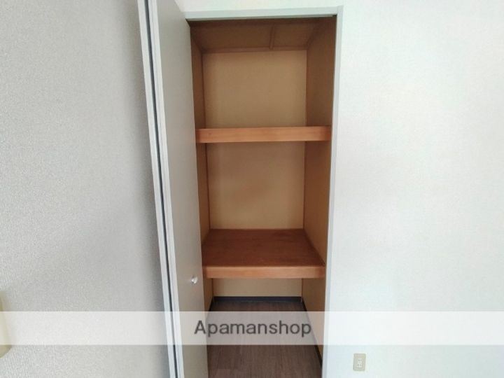 アベニュー段上の内装