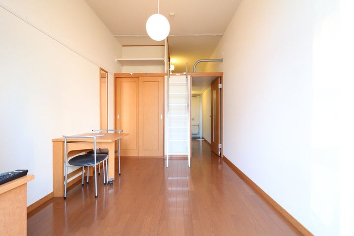 レオパレス藤阪中町の居間