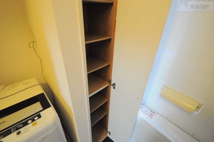 レオパレス愛の玄関