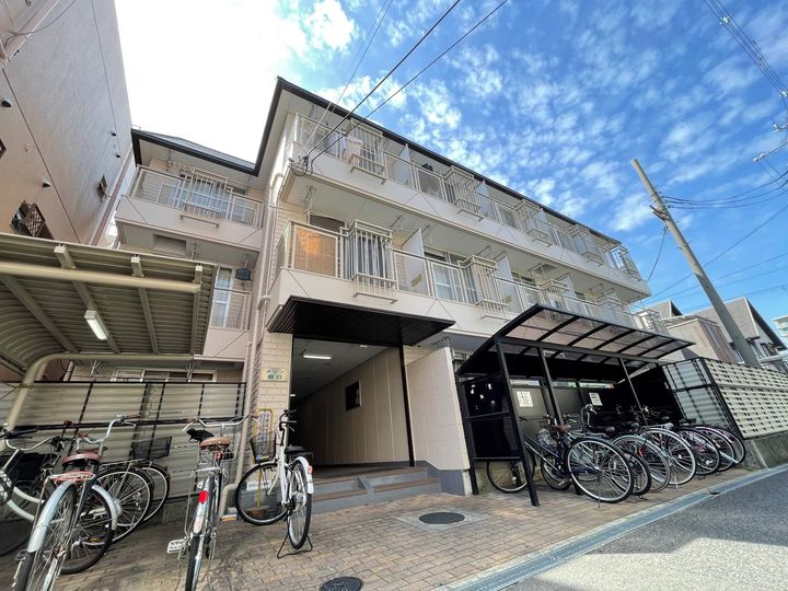 メゾン朝日八戸ノ里の外観