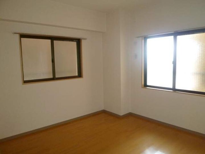 兵庫県尼崎市東難波町5丁目の賃貸マンションの内装