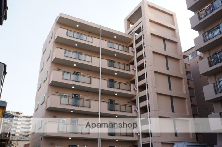 レジデンス鶴美の外観