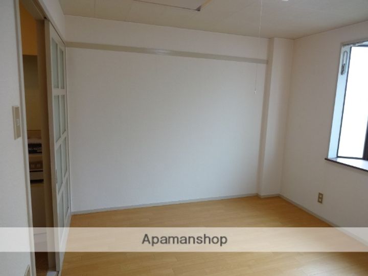 ロイヤル俊徳Ⅱ112の居間